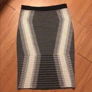 NYCC Long Fitted Skirt - Black & White Pattern - S